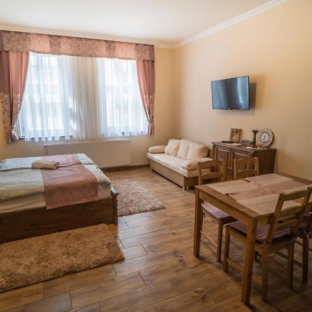 Toscana Apartman Gyula Buitenkant foto