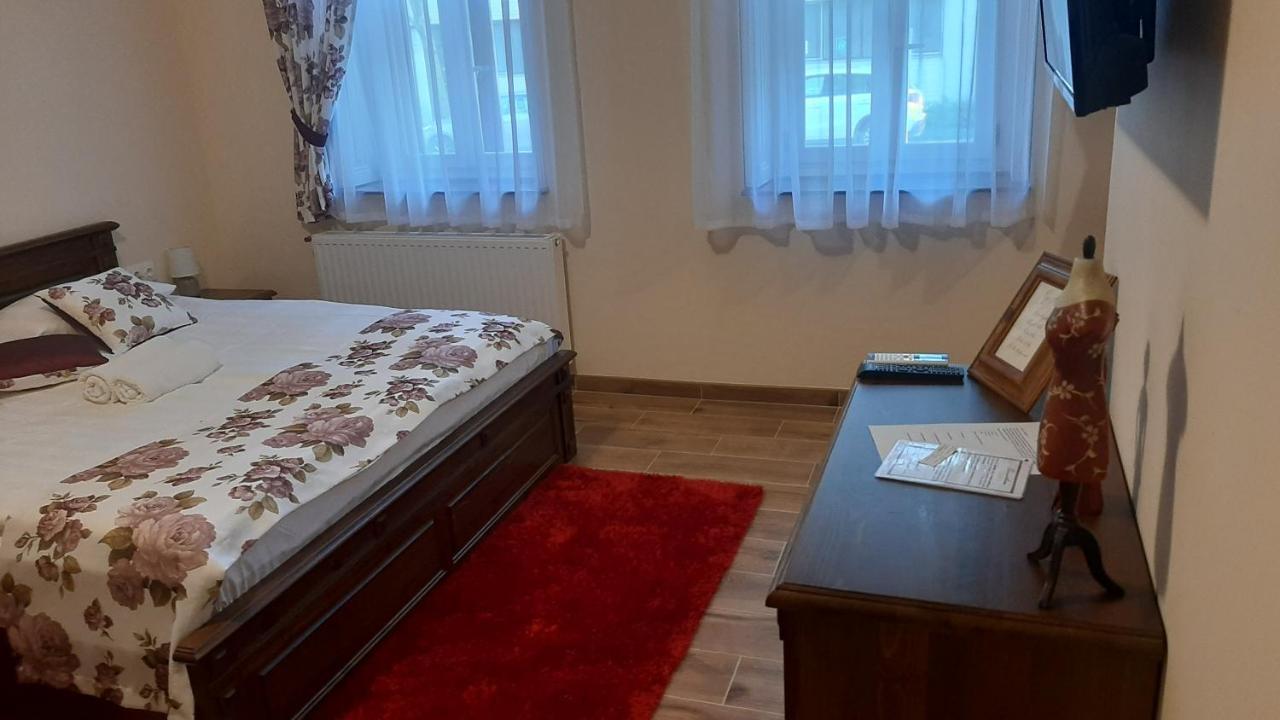 Toscana Apartman Gyula Buitenkant foto