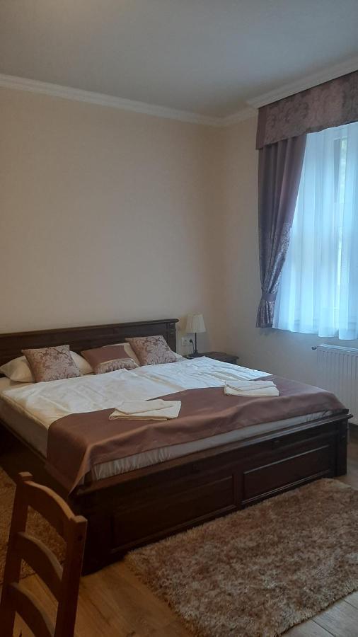 Toscana Apartman Gyula Buitenkant foto