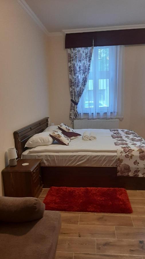 Toscana Apartman Gyula Buitenkant foto