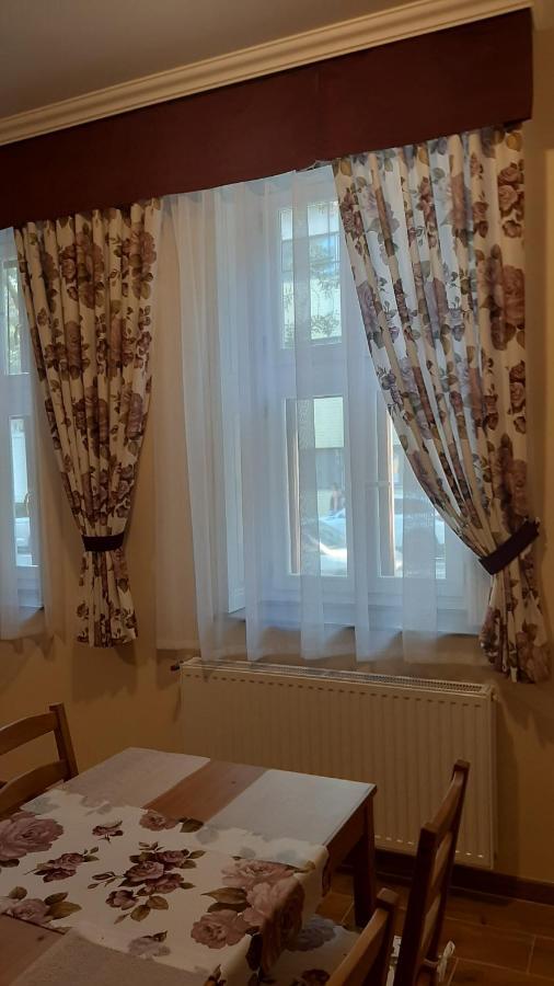 Toscana Apartman Gyula Buitenkant foto
