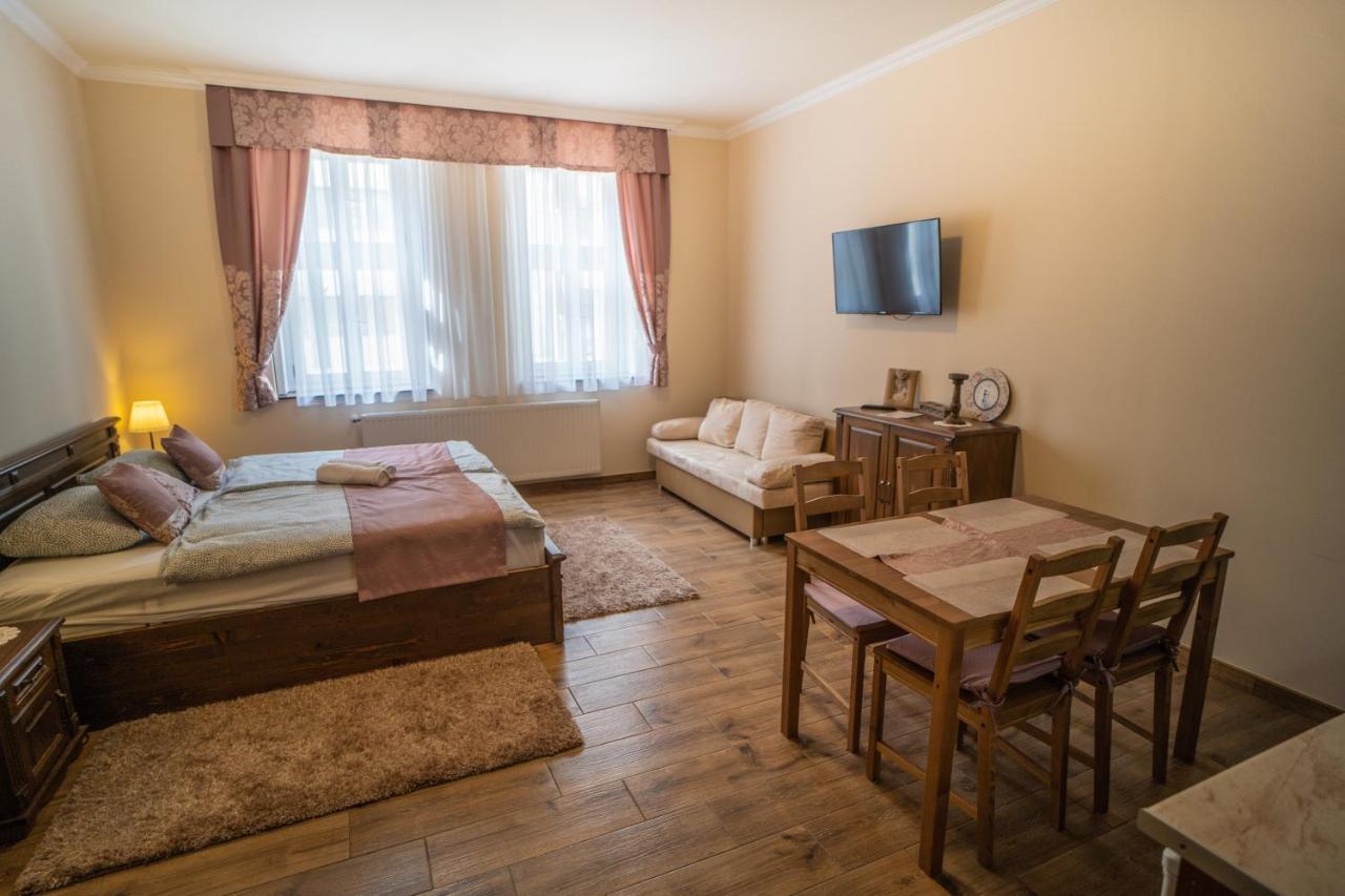 Toscana Apartman Gyula Buitenkant foto