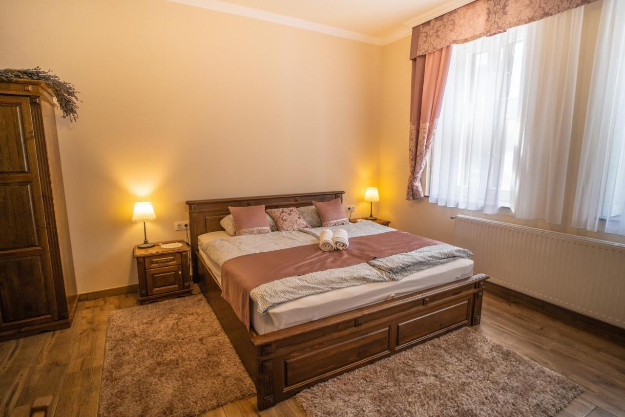 Toscana Apartman Gyula Buitenkant foto