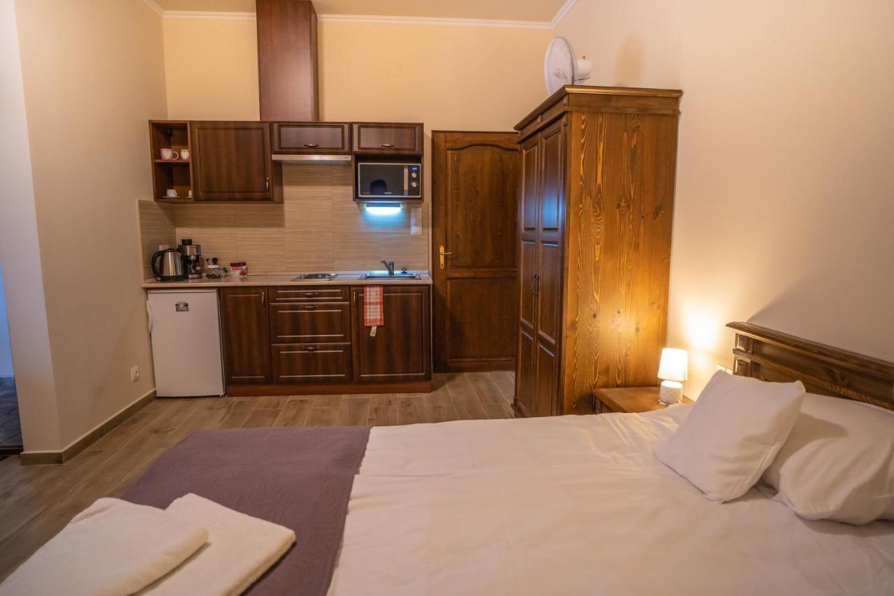 Toscana Apartman Gyula Buitenkant foto