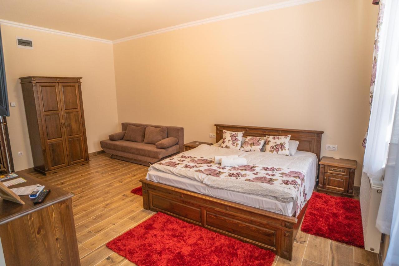 Toscana Apartman Gyula Buitenkant foto