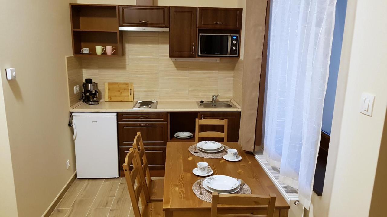 Toscana Apartman Gyula Buitenkant foto
