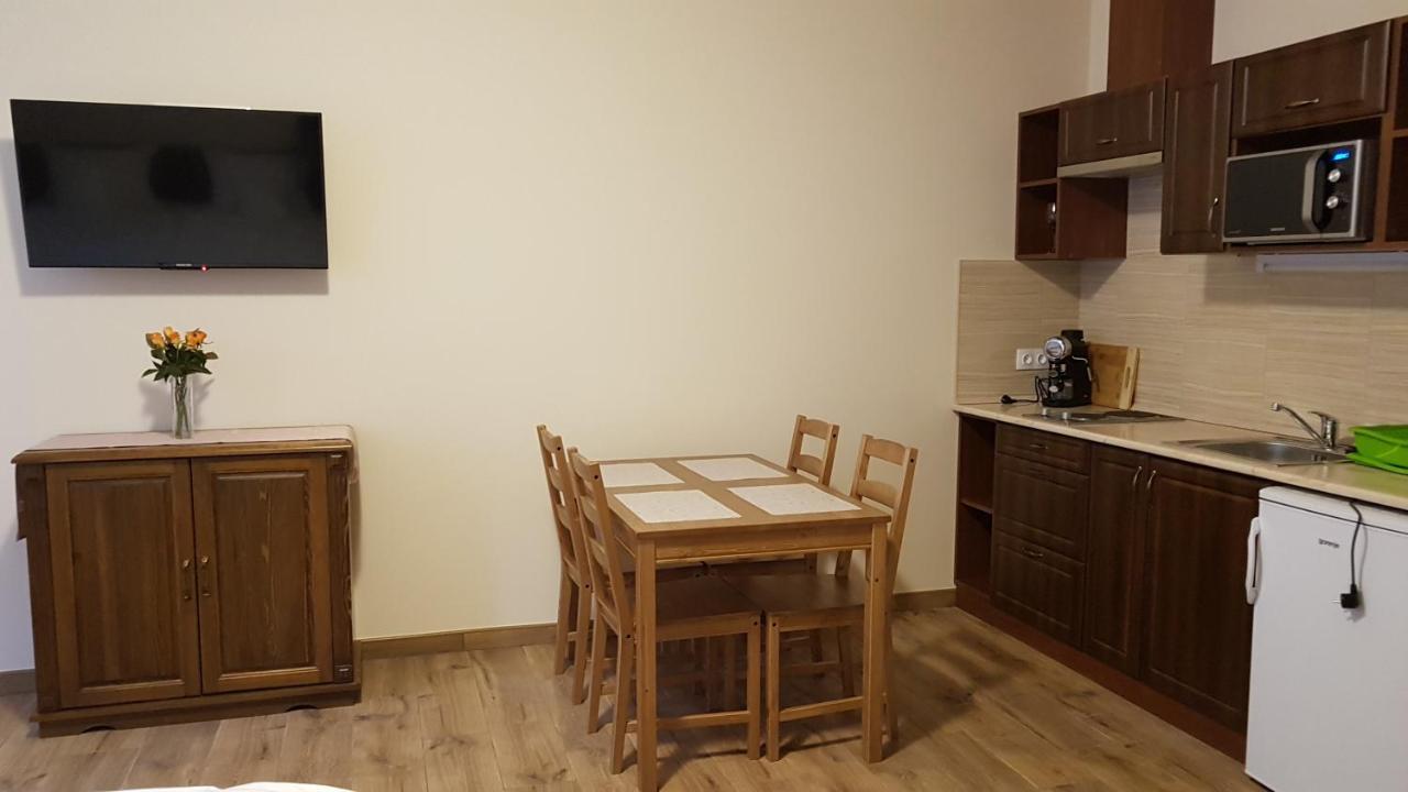 Toscana Apartman Gyula Buitenkant foto
