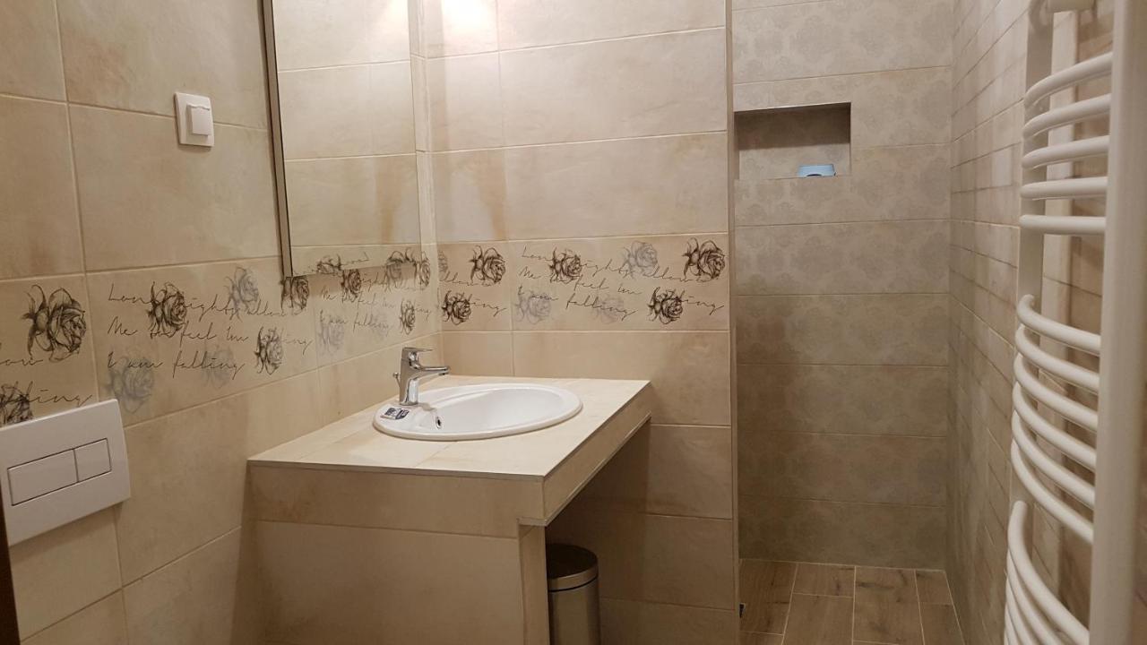 Toscana Apartman Gyula Buitenkant foto