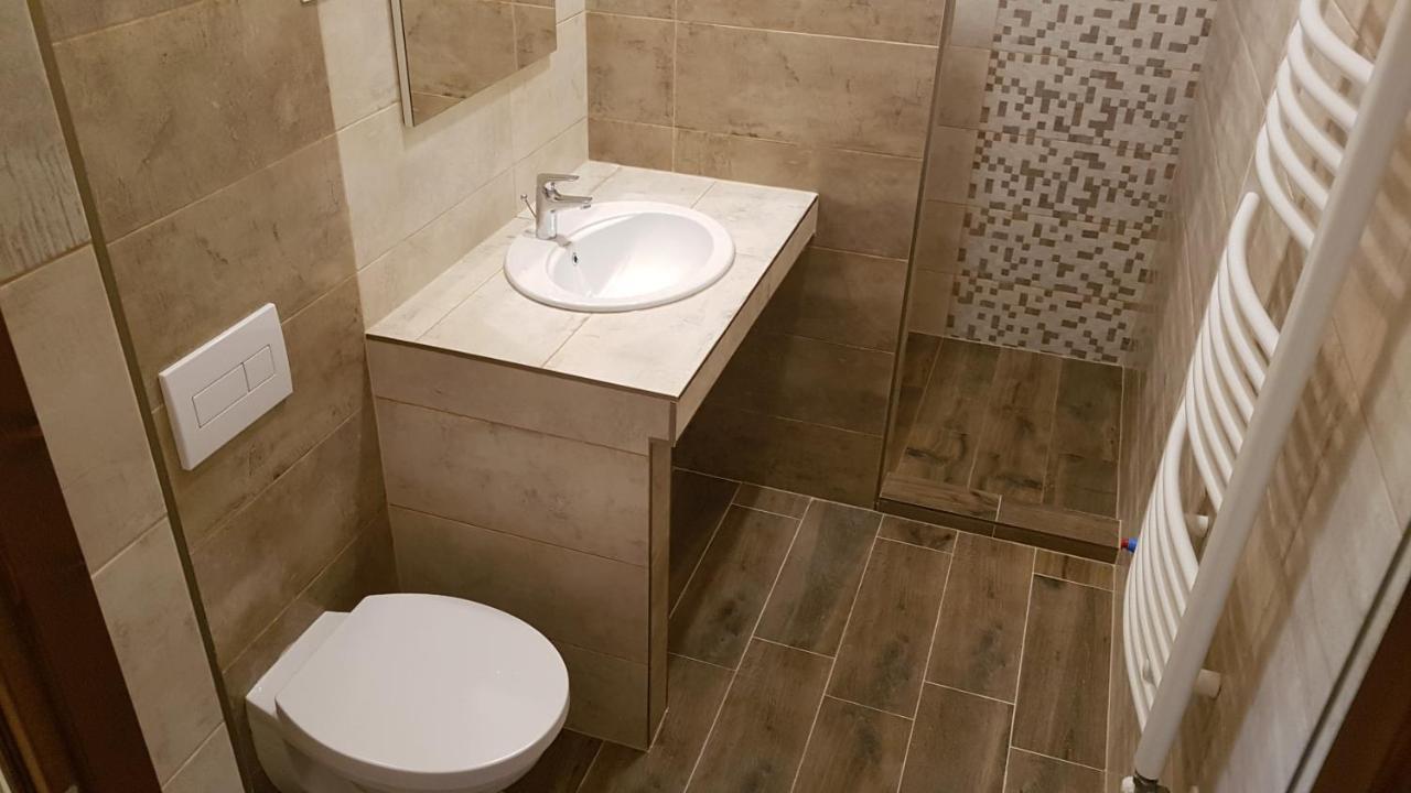 Toscana Apartman Gyula Buitenkant foto
