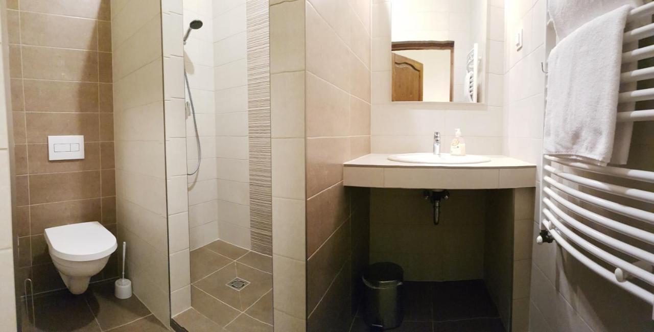 Toscana Apartman Gyula Buitenkant foto
