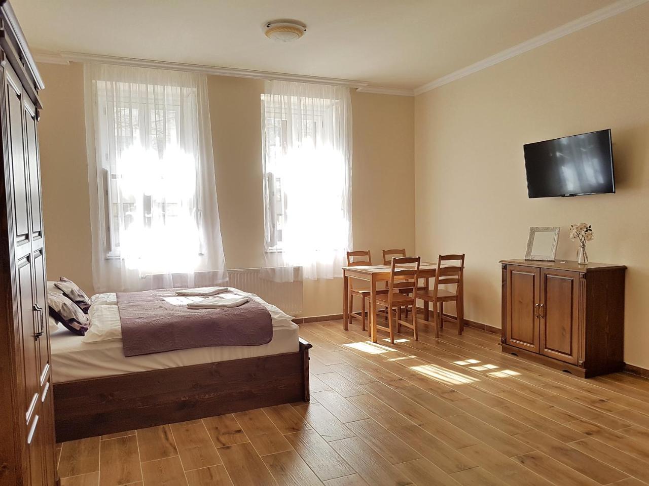 Toscana Apartman Gyula Buitenkant foto