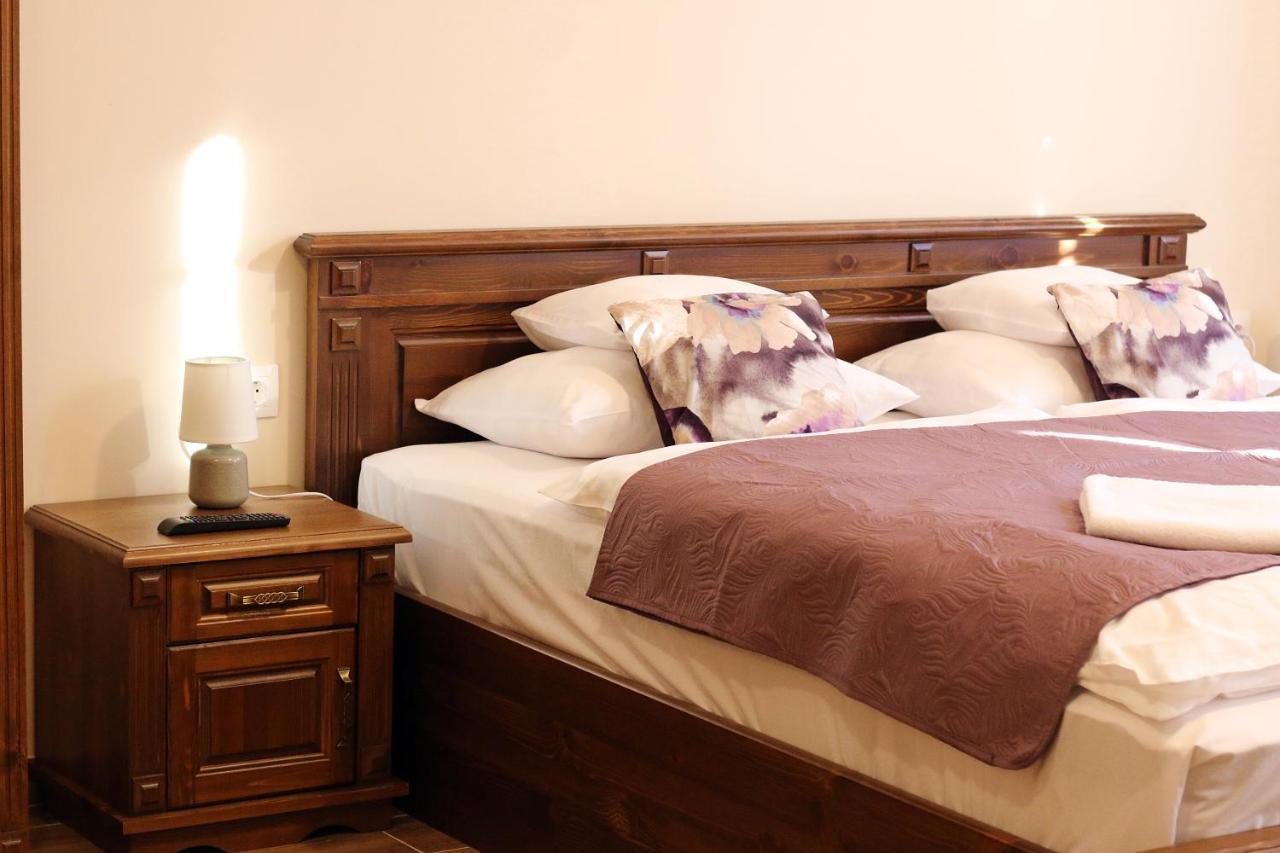 Toscana Apartman Gyula Buitenkant foto