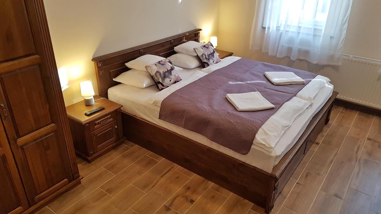 Toscana Apartman Gyula Buitenkant foto