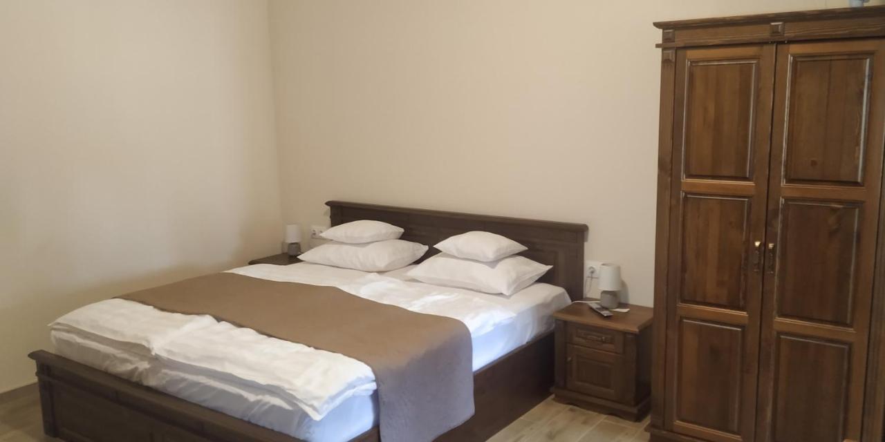 Toscana Apartman Gyula Buitenkant foto
