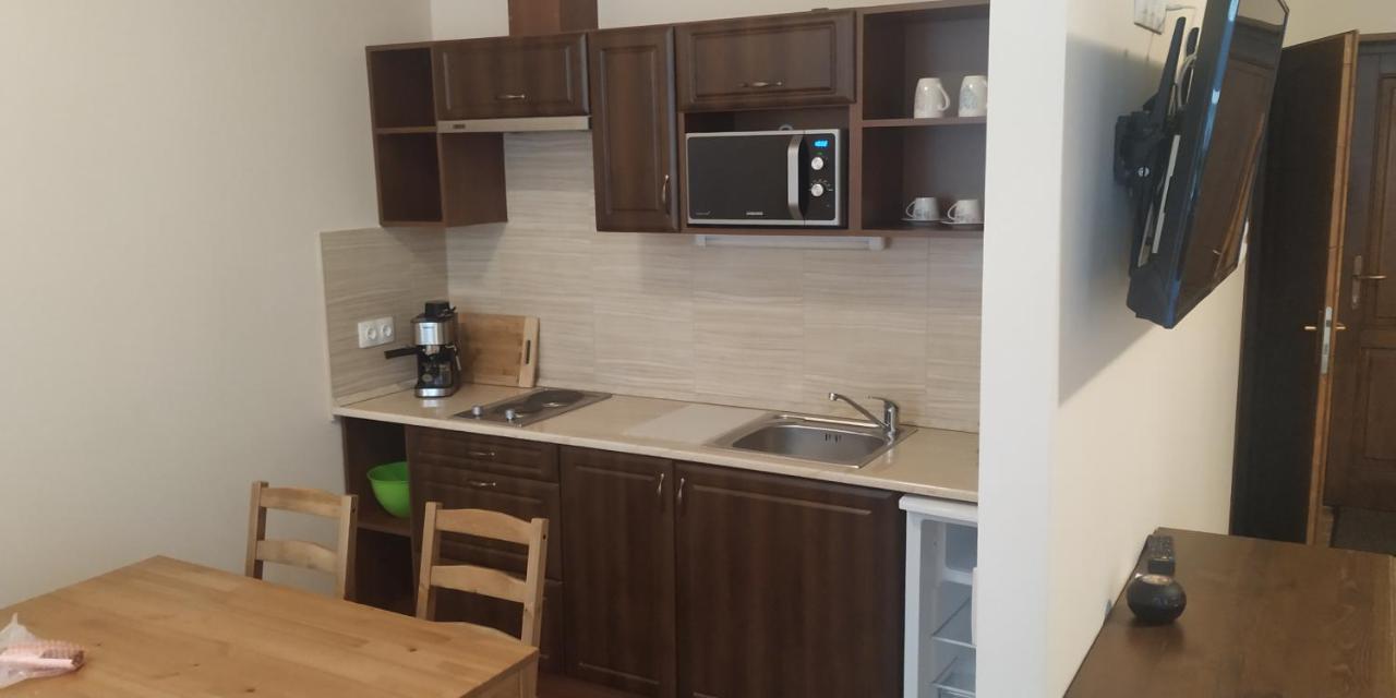 Toscana Apartman Gyula Buitenkant foto