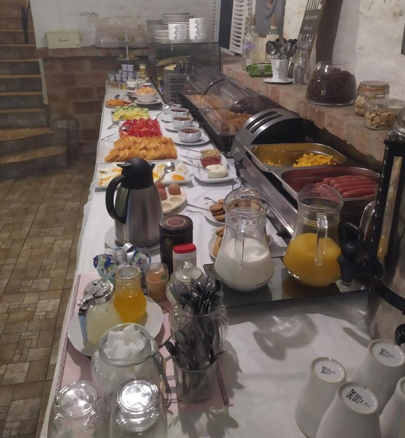 Toscana Apartman Gyula Buitenkant foto